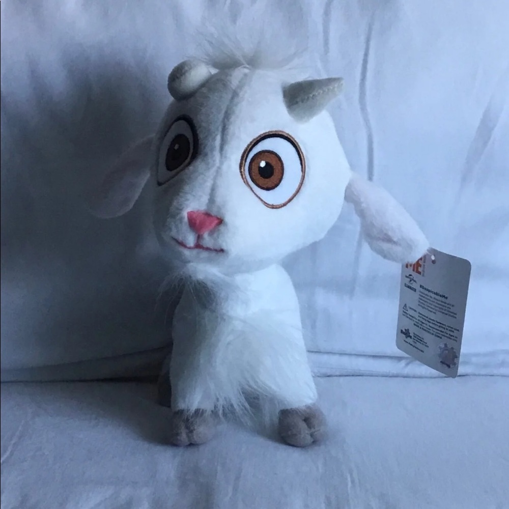 NWT Despicable Me Unicorn Goat Plush!